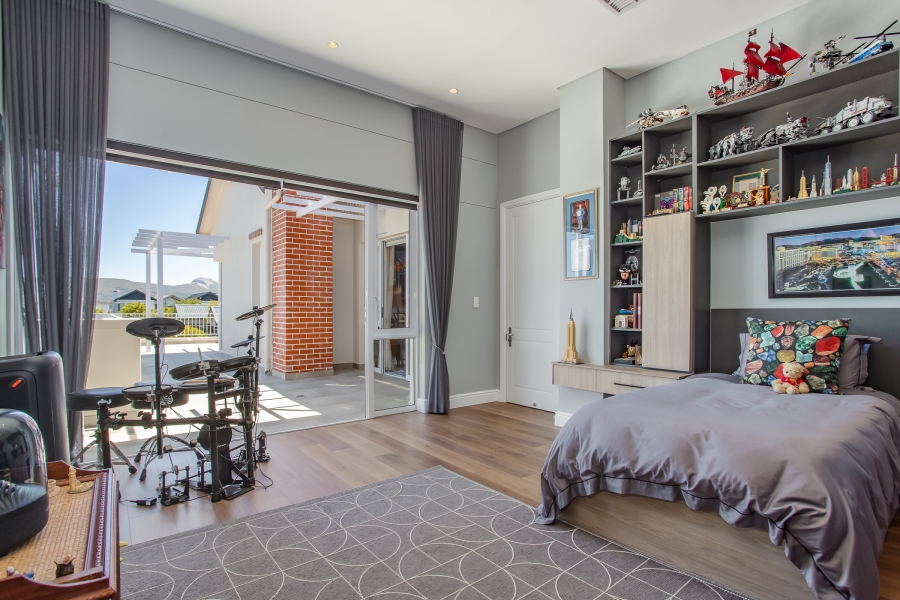 5 Bedroom Property for Sale in Val De Vie Estate Western Cape